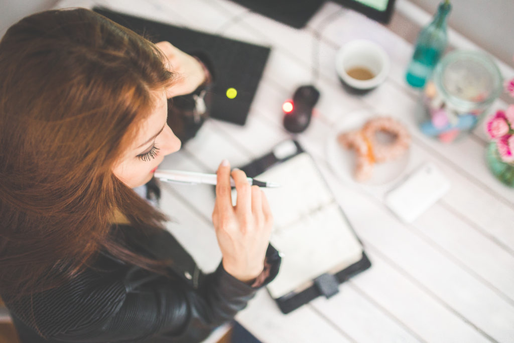 woman-hand-desk-office-marketing-growth